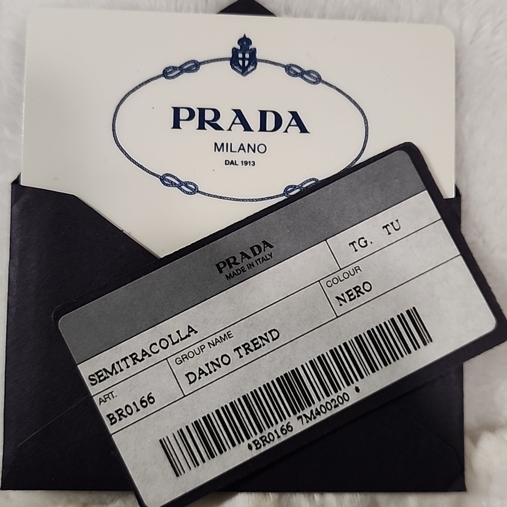PRADA - Picture 2 of 5
